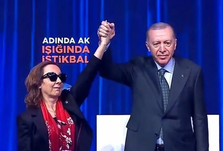 Tarihi kongrede AK Parti'ye yeni isimler katıldı! Rozetlerini Cumhurbaşkanı Erdoğan bizzat taktı... 4