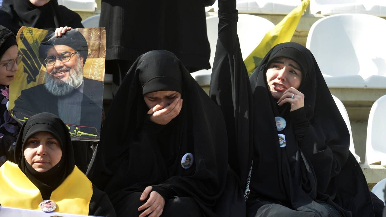 Nasrallah ve Safiyuddin'e veda; Lübnan'daki cenazeye yüz binler katıldı 9