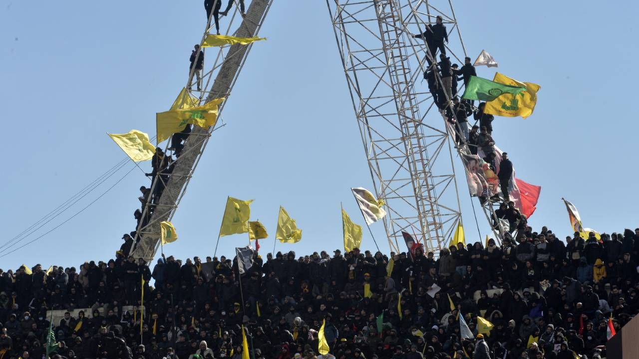 Nasrallah ve Safiyuddin'e veda; Lübnan'daki cenazeye yüz binler katıldı 8