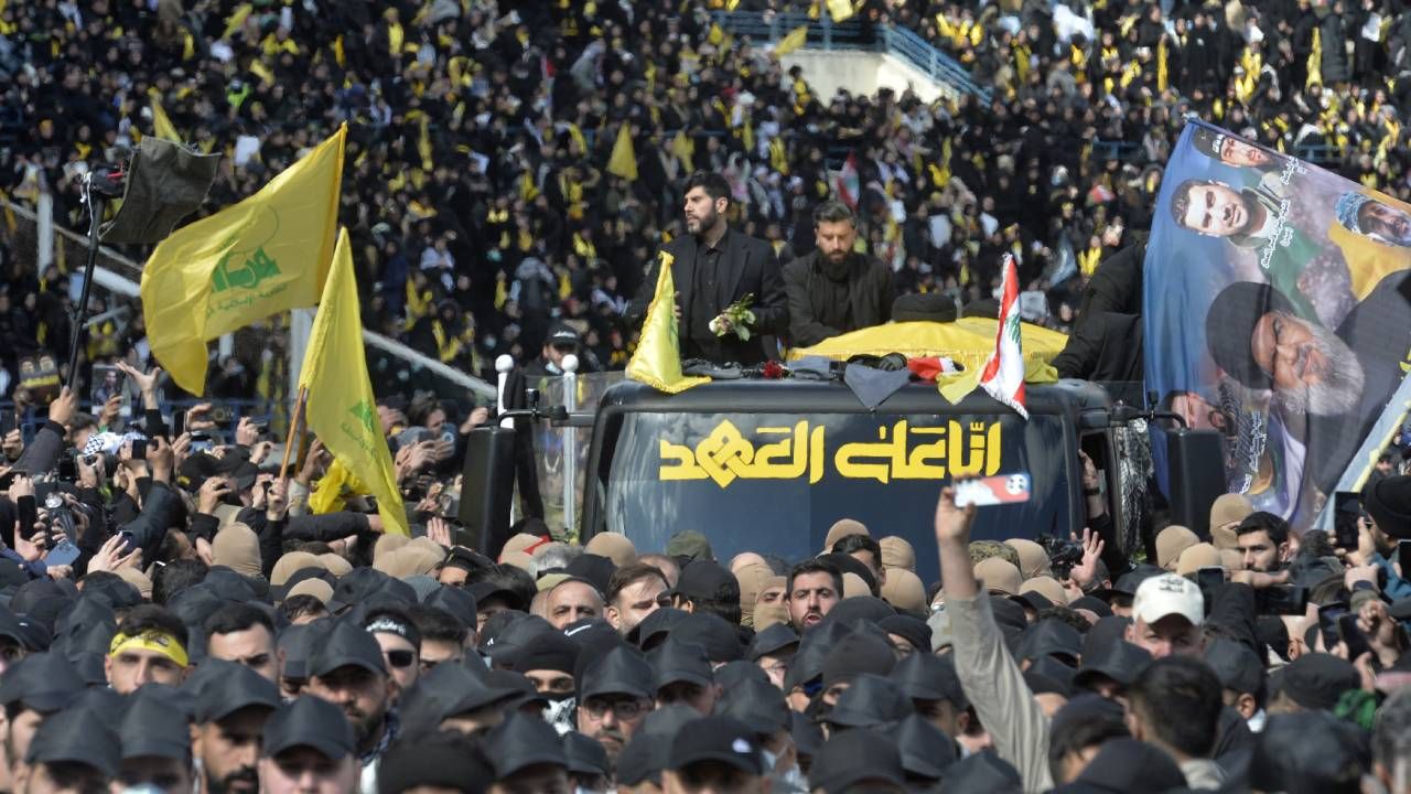 Nasrallah ve Safiyuddin'e veda; Lübnan'daki cenazeye yüz binler katıldı 7