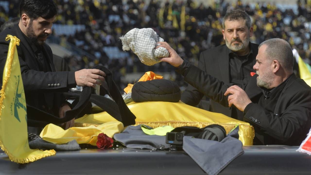 Nasrallah ve Safiyuddin'e veda; Lübnan'daki cenazeye yüz binler katıldı 6
