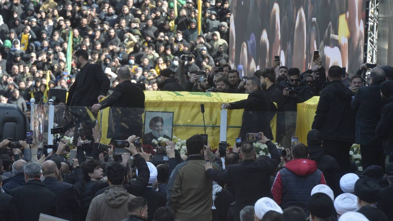 Nasrallah ve Safiyuddin'e veda; Lübnan'daki cenazeye yüz binler katıldı 5