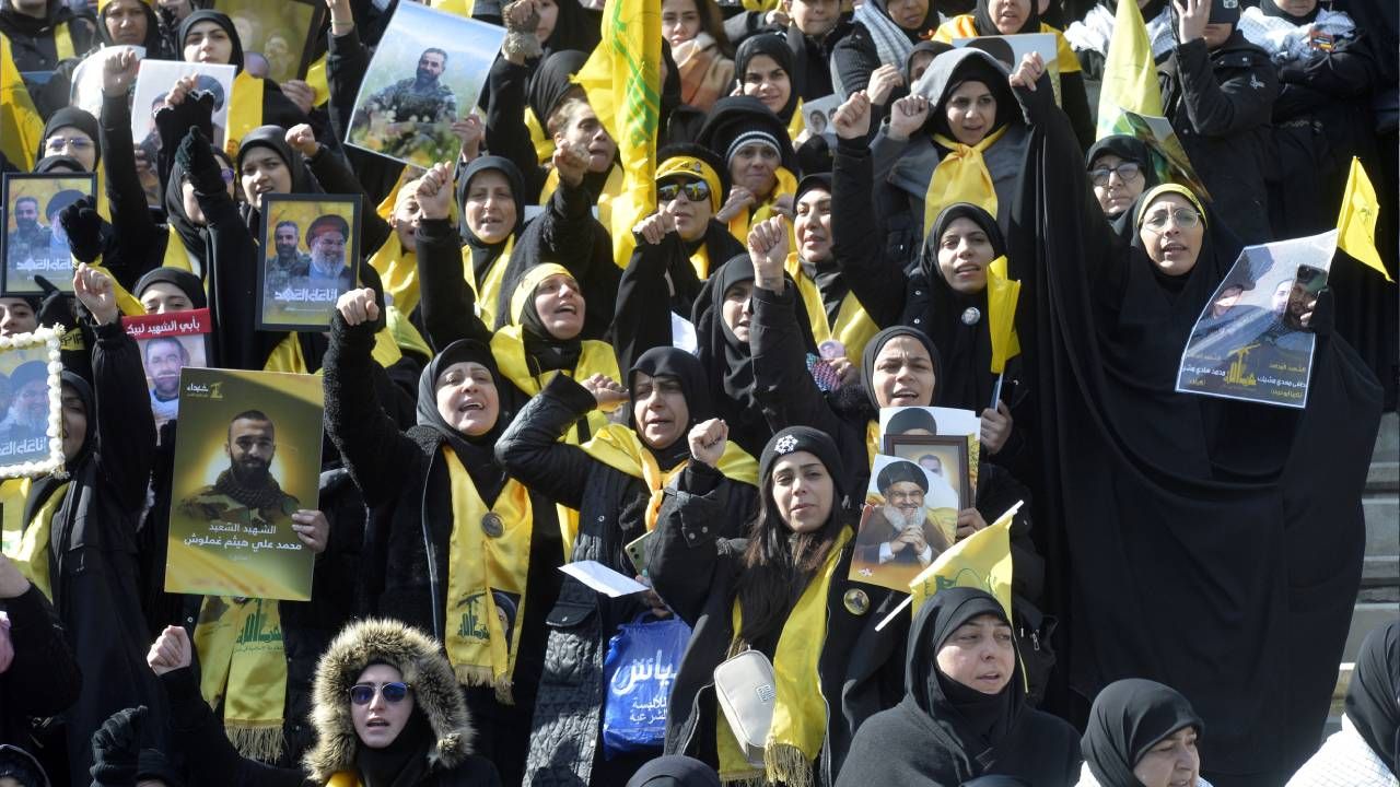 Nasrallah ve Safiyuddin'e veda; Lübnan'daki cenazeye yüz binler katıldı 3