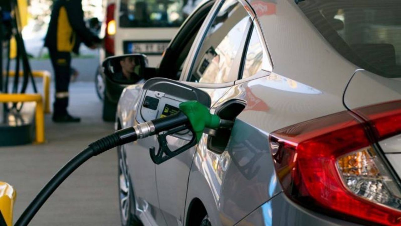 Araç sahiplerine kötü haber! Akaryakıt fiyatları zirvede! İşte 24 Şubat 2025 güncel benzin, motorin fiyatları 7