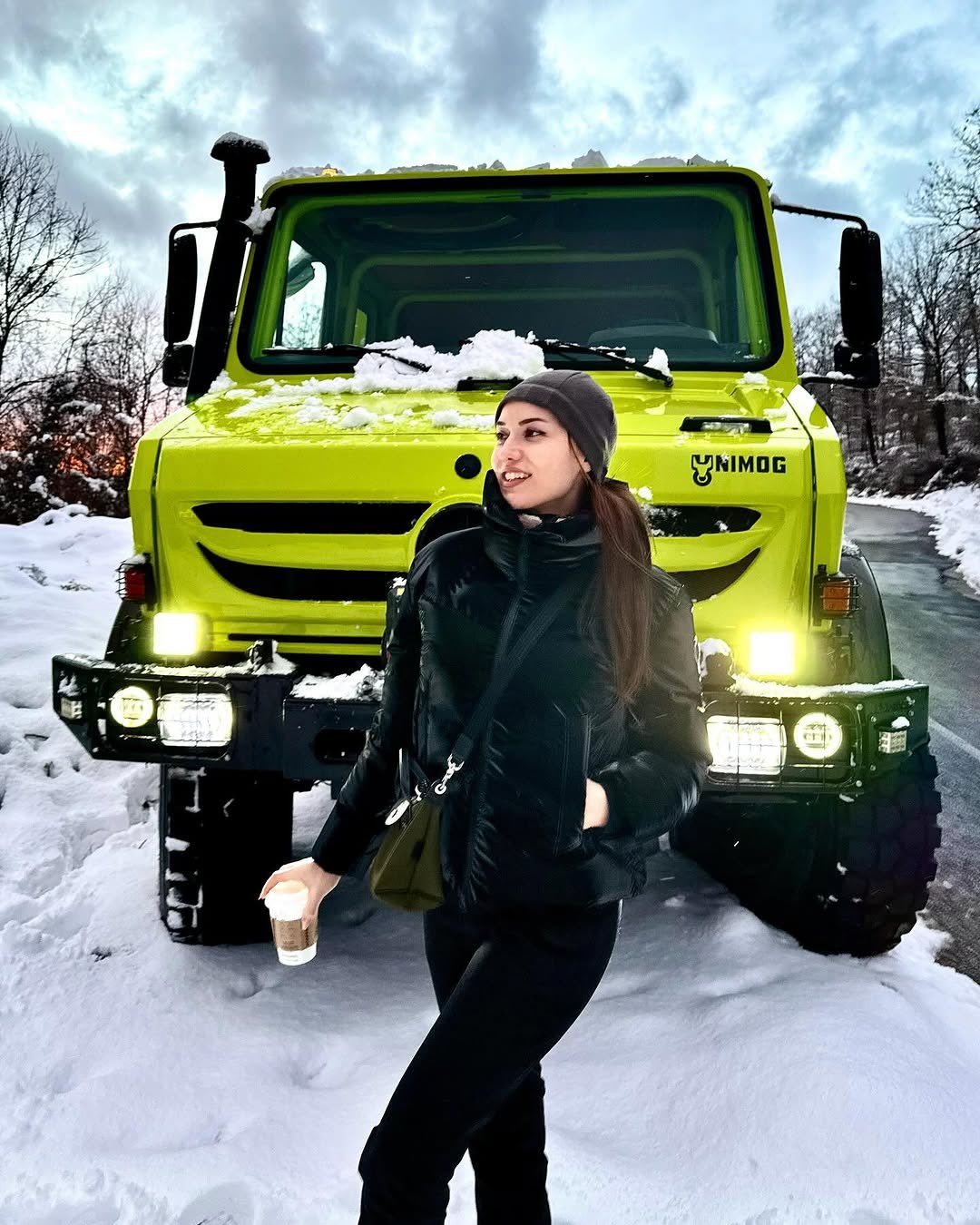 Fahriye Evcen'in 4x4 arazi tipi aracı çöp kamyonuna benzetildi! Fiyatı dudak uçuklattı 4