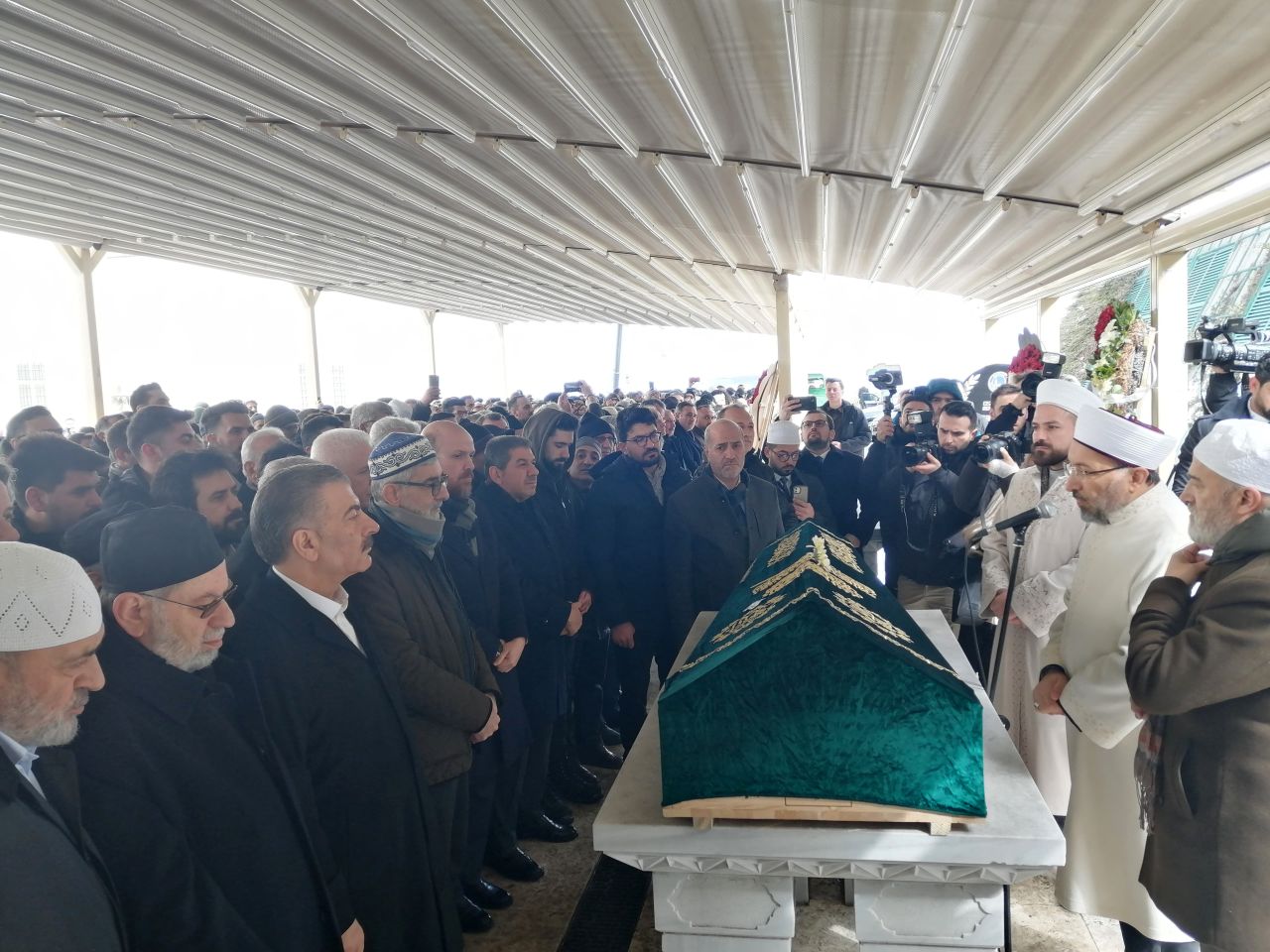 Hattatların Reisi Hasan Çelebi son yolculuğuna uğurlandı 5