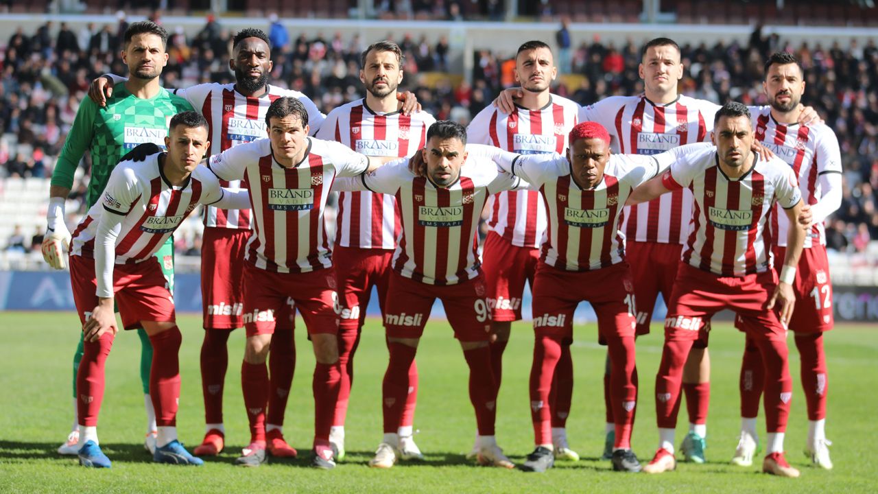 Süper Lig'de şubat ayı seyirci ortalamaları açıklandı: Zirvenin sahibi Galatasaray! Göztepe'nin tribünleri dikkat çekti 8