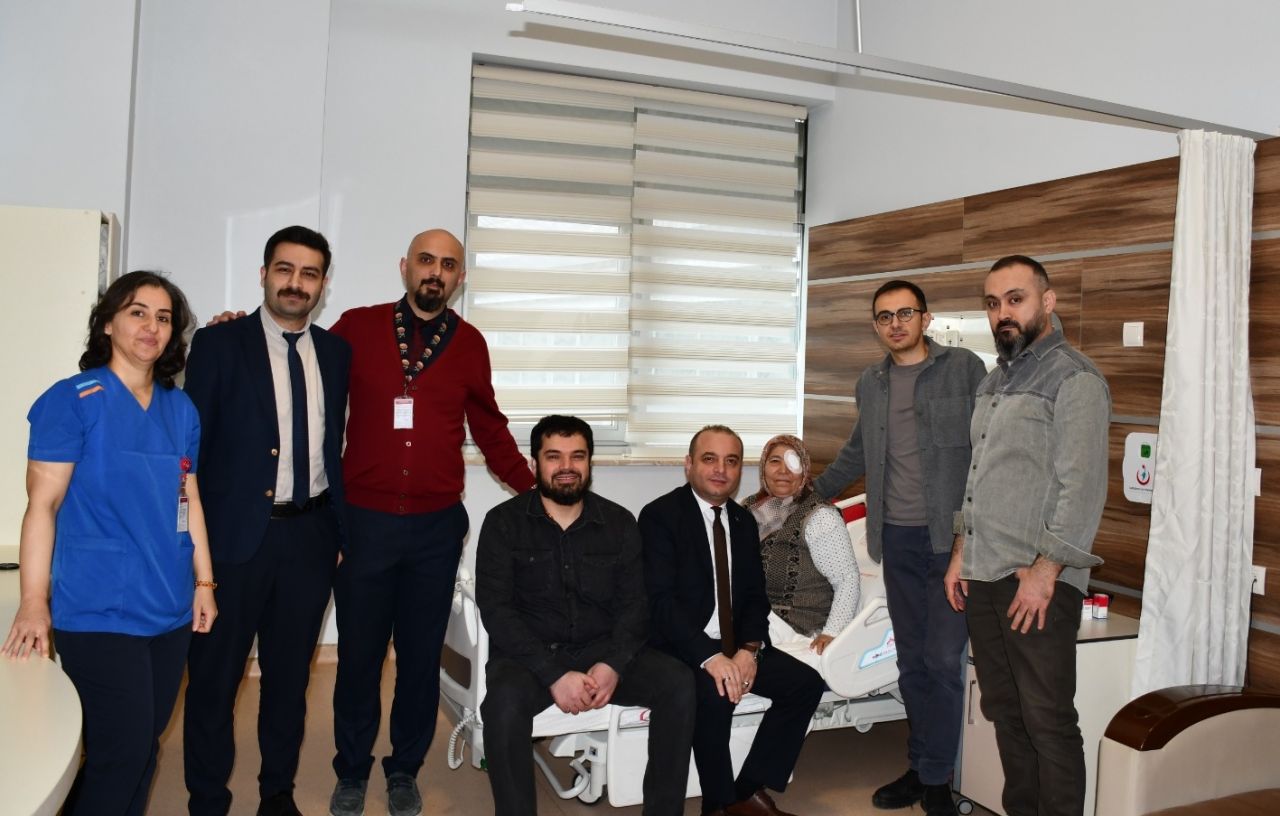 Çorum'da 72 yaşındaki kadın kornea nakli oldu, 50 yıl sonra yeniden görmeye başladı 2