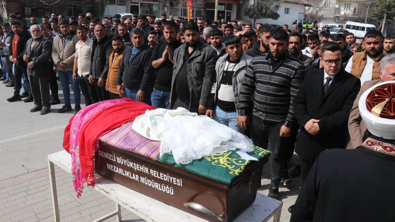 Denizli'nin talihsiz yavrusu Nazlı'yı bütün mahalle son yolculuğuna uğurladı 8