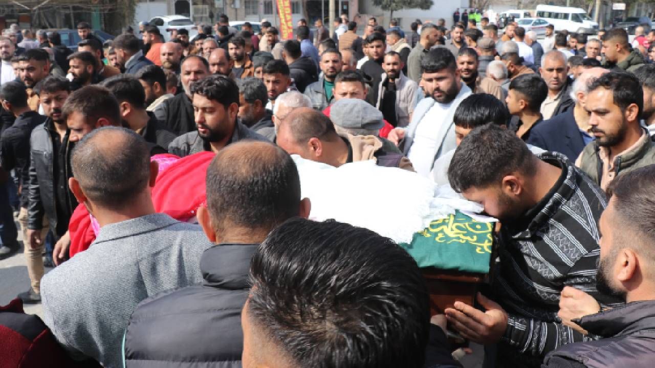 Denizli'nin talihsiz yavrusu Nazlı'yı bütün mahalle son yolculuğuna uğurladı 2