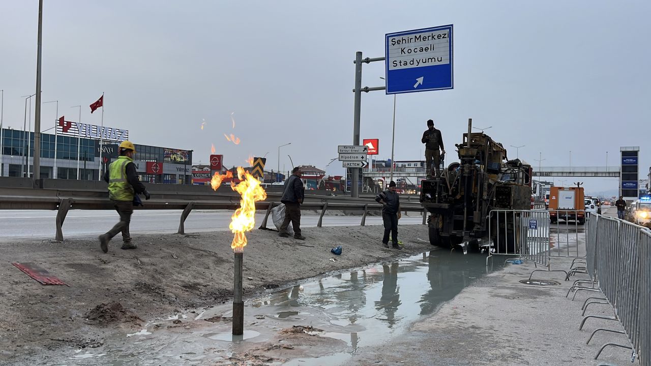 Kocaeli'de metro sondajı sırasında yer altından gaz fışkırdı 5