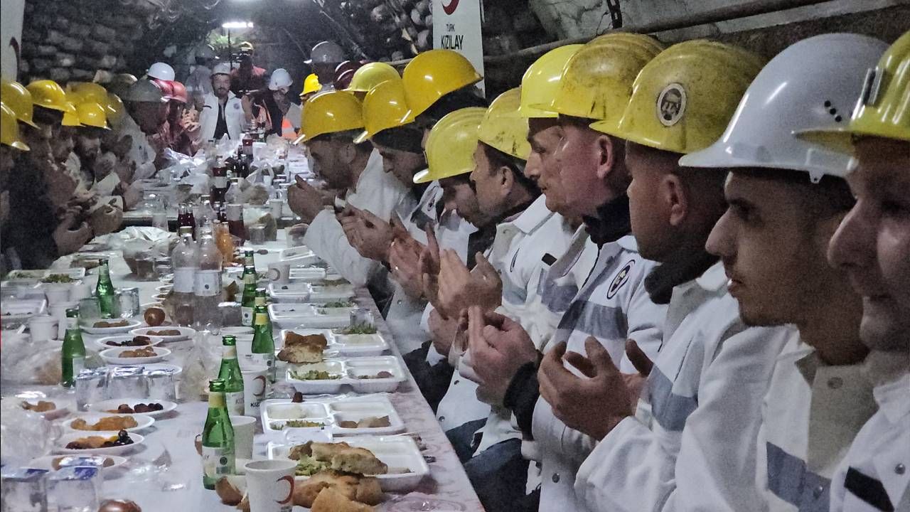 Zonguldak'ta madenci iftarı; oruçlarını grizu patlamasında ölen arkadaşlarına dua ederek açtılar 5