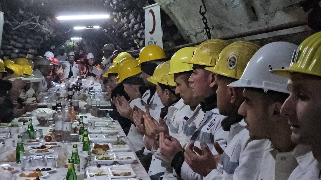 Zonguldak'ta madenci iftarı; oruçlarını grizu patlamasında ölen arkadaşlarına dua ederek açtılar 1