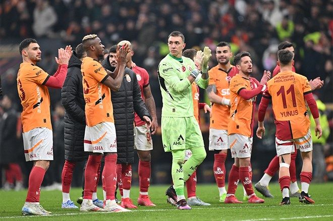 Süper Lig'de puan farkı 4'e indi, şampiyonluk oranları güncellendi! Zirve yarışı alt üst oldu... 16