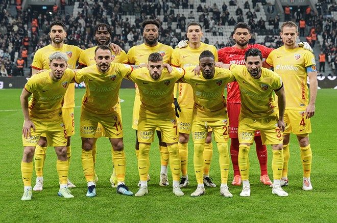 Süper Lig'de puan farkı 4'e indi, şampiyonluk oranları güncellendi! Zirve yarışı alt üst oldu... 8