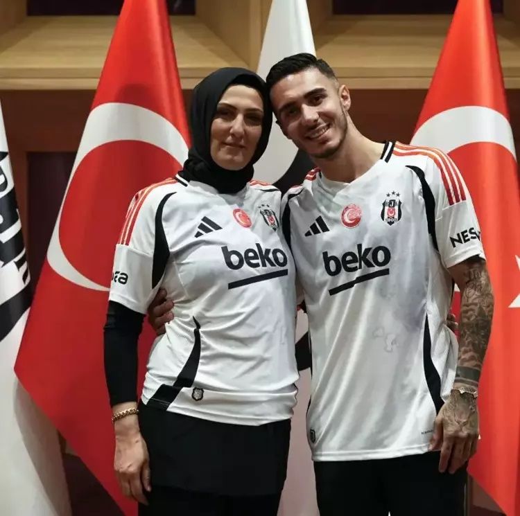 Danla Bilic'le aşk yaşadığı konuşulan Emirhan Topçu'nun annesinden olay yorum! 4