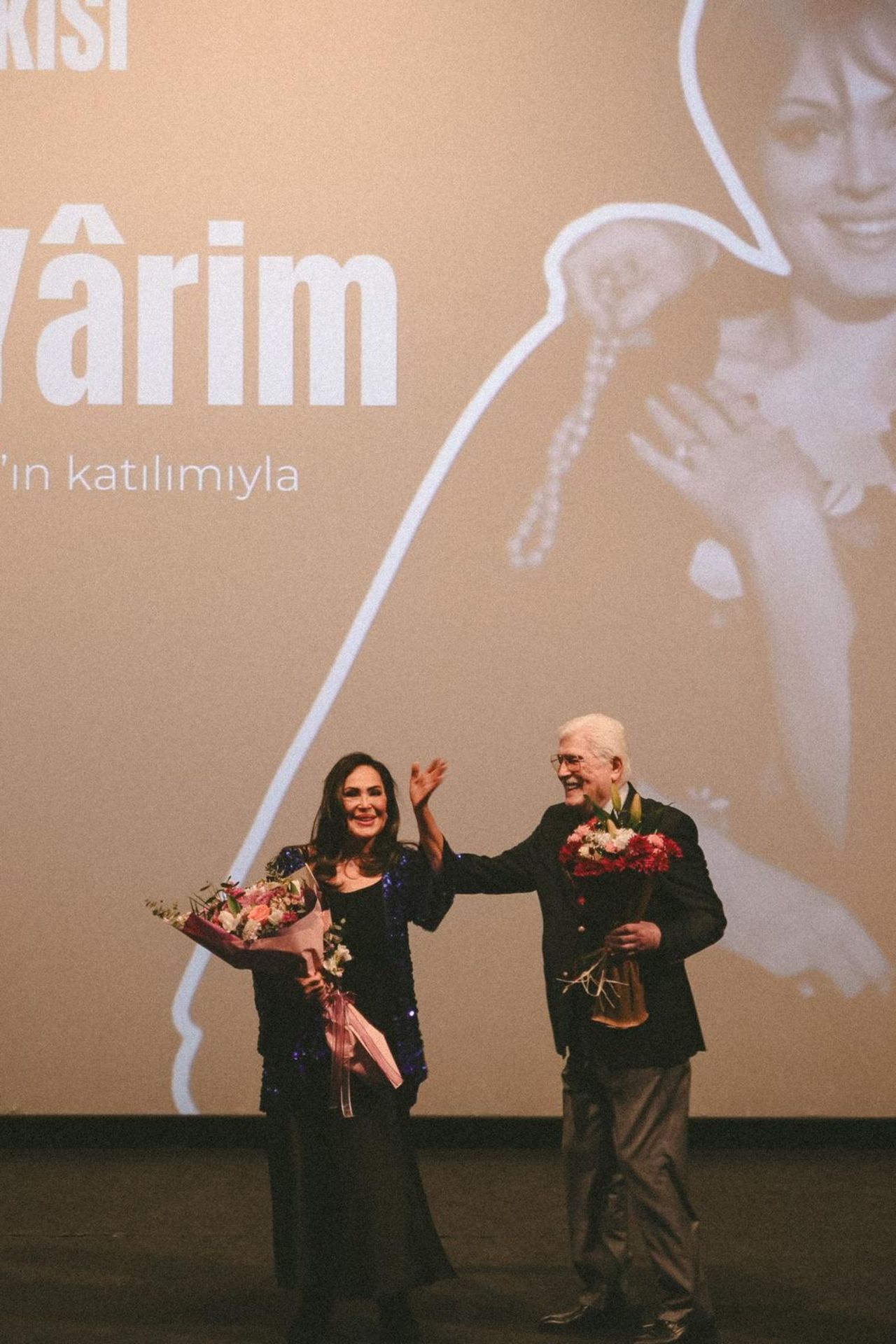 'Vesikalı Yarim'in yıldızları Türkan Şoray ile İzzet Günay, 57 yıl sonra bir araya geldi! 3