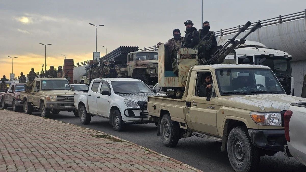 Suriye'de hareketli gece: Lazkiye'de devrik rejim unsurlarına operasyon! En az 70 kişi öldü... Devrik rejimin eski istihbarat şefi yakalandı! 12