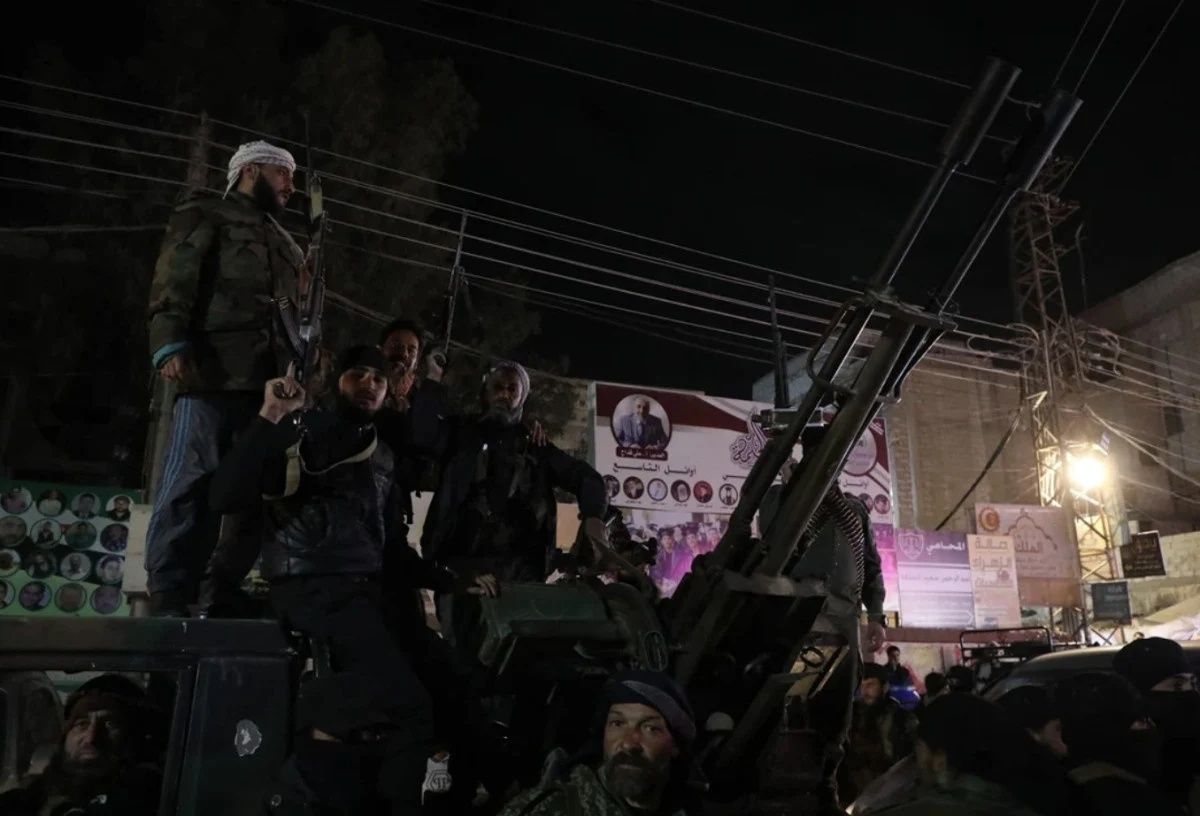 Suriye'de hareketli gece: Lazkiye'de devrik rejim unsurlarına operasyon! En az 70 kişi öldü... Devrik rejimin eski istihbarat şefi yakalandı! 11