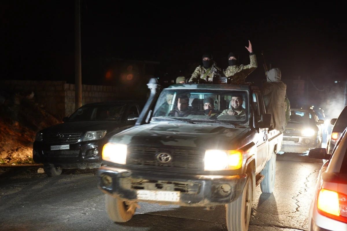Suriye'de hareketli gece: Lazkiye'de devrik rejim unsurlarına operasyon! En az 70 kişi öldü... Devrik rejimin eski istihbarat şefi yakalandı! 8
