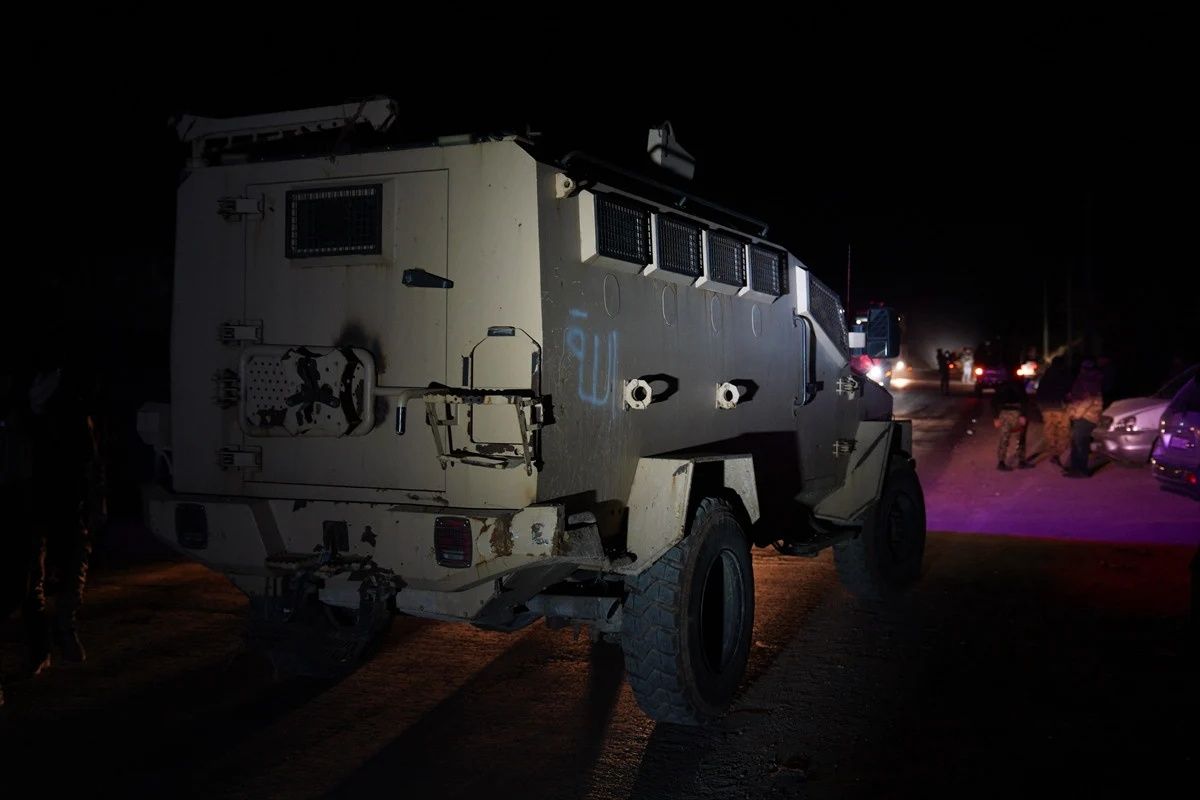 Suriye'de hareketli gece: Lazkiye'de devrik rejim unsurlarına operasyon! En az 70 kişi öldü... Devrik rejimin eski istihbarat şefi yakalandı! 4