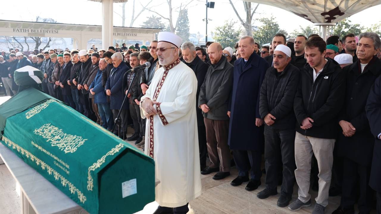 Cumhurbaşkanı Erdoğan, Kasım Yağcıoğlu'nun cenazesine katıldı, tabutuna omuz verdi 7