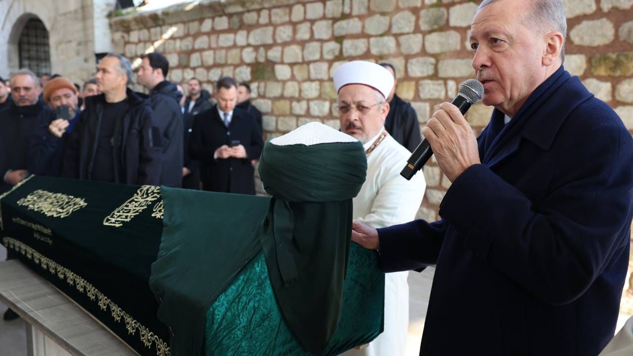Cumhurbaşkanı Erdoğan, Kasım Yağcıoğlu'nun cenazesine katıldı, tabutuna omuz verdi 4
