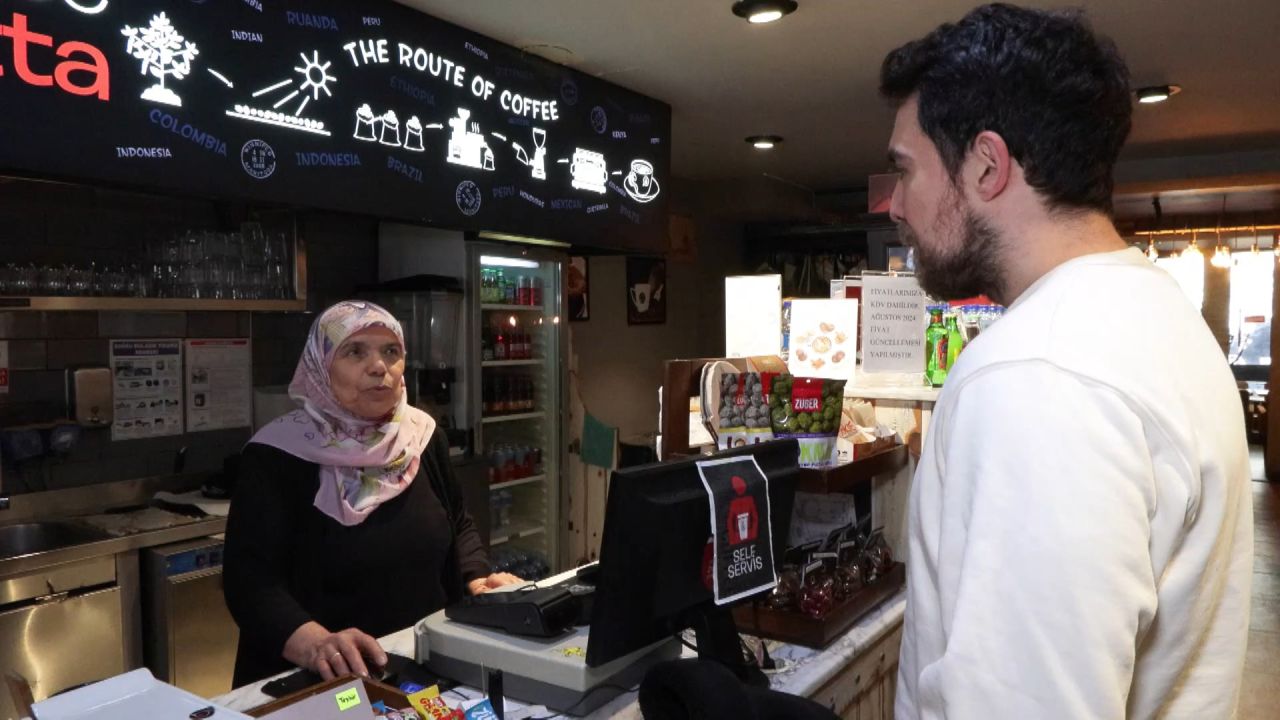Gençlerin ilgi odağı! 70 yaşında 'Barista Teyze' oldu! Sosyal medya onu konuşuyor 6