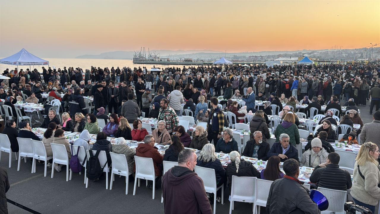 Tekirdağ Büyükşehir Belediyesi'nin  iftarında 'self servis' krizi yaşandı 2