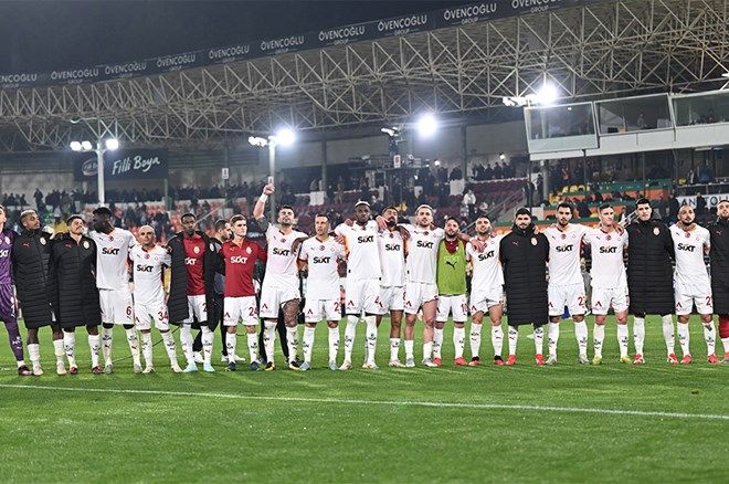 Nihat Kahveci canlı yayında çılgına döndü: Galatasaray'a 1 gram bir şey katmamış; 3 gün değil, 33 gün değil, 333 gün yapsan ne olur! 8