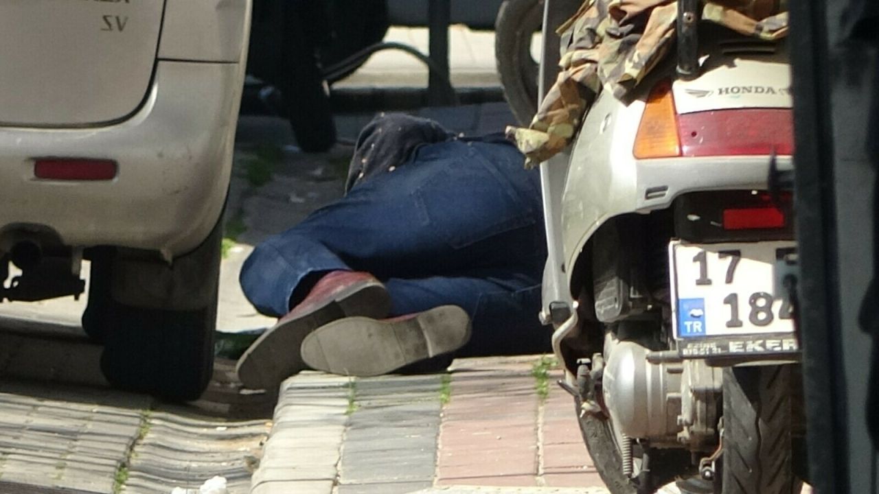 Çanakkale'de hareketli saatler; annesini rehin aldı, polisle çatıştı, etkisiz hale getirildi 9