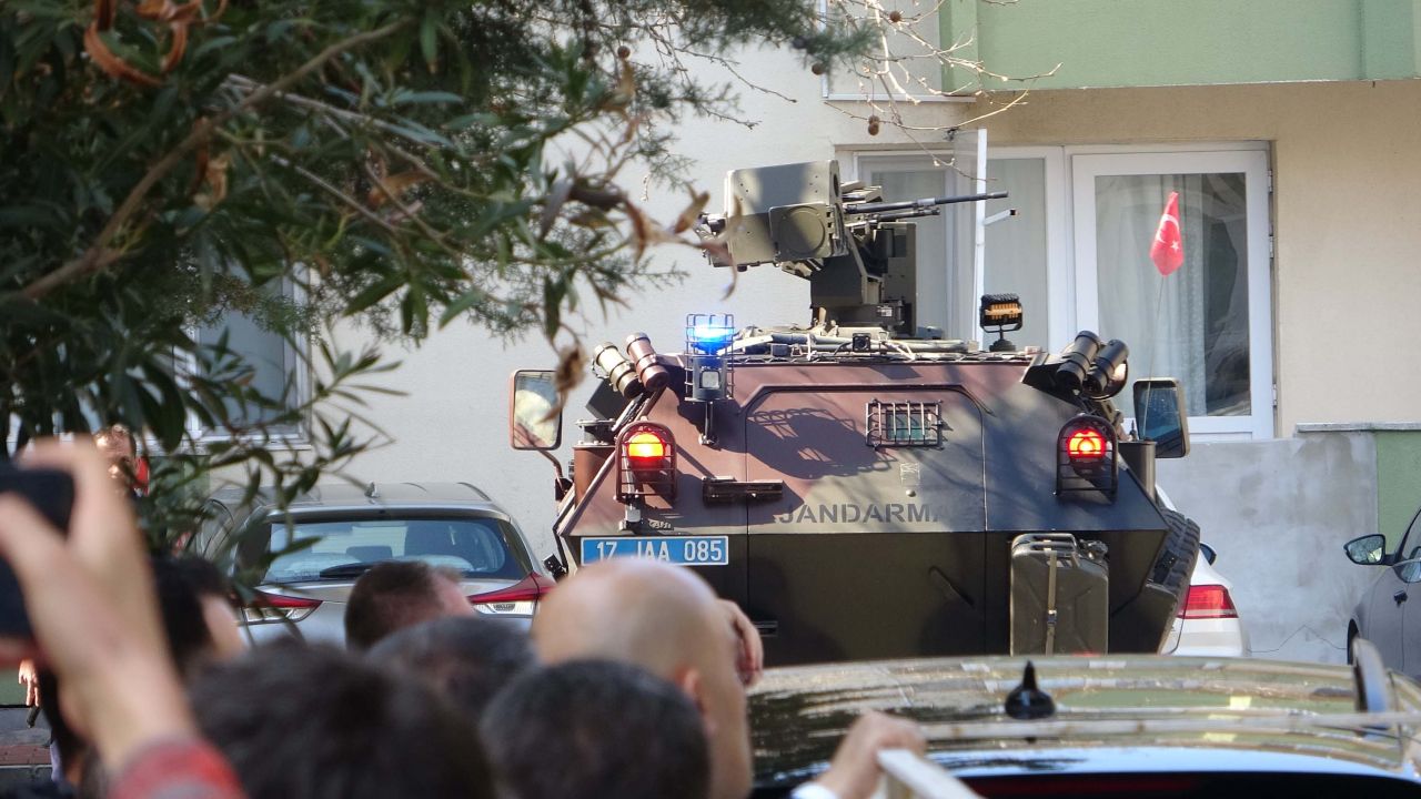 Çanakkale'de hareketli saatler; annesini rehin aldı, polisle çatıştı, etkisiz hale getirildi 10
