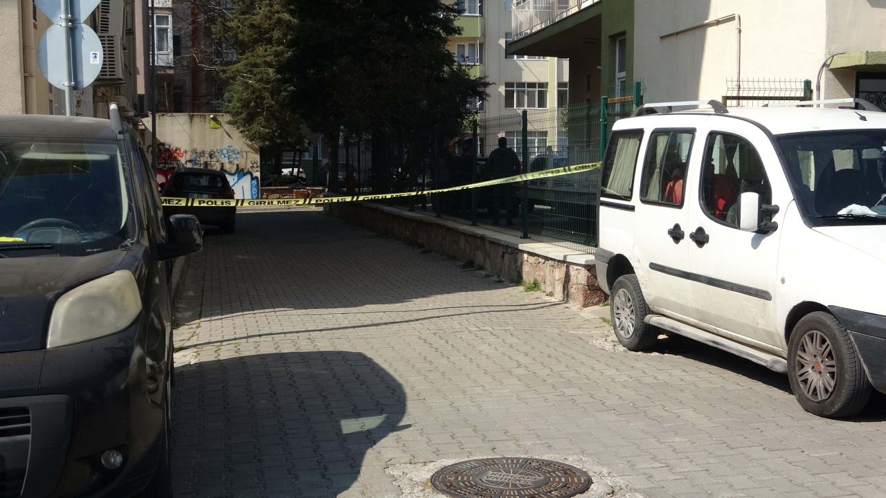 Çanakkale'de hareketli saatler; annesini rehin aldı, polisle çatıştı, etkisiz hale getirildi 13