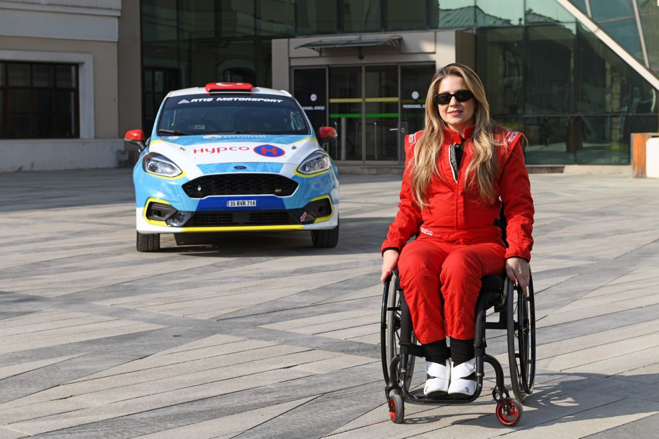 Türkiye'nin ilk engelli kadın pilotu Kübra Keskin, Ege Rallisi’nde piste çıkacak 5