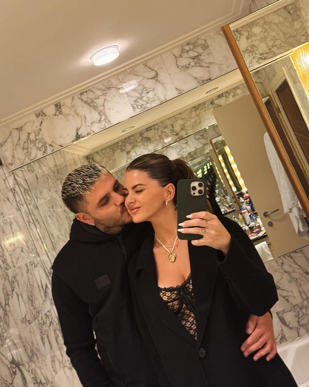 Mauro Icardi'nin gözü China Suarez'den başka bir şey görmüyor! Sevgilisinin pozuna kayıtsız kalmadı 2