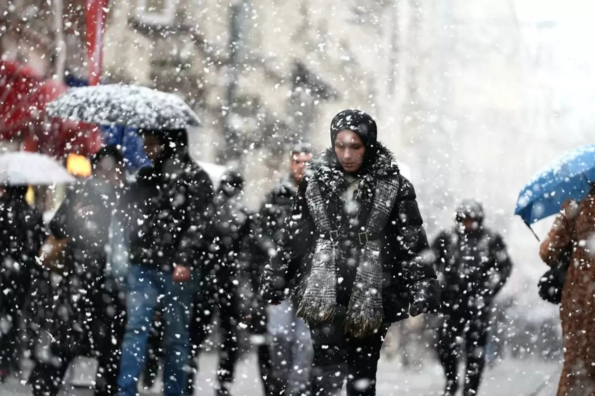Tarihe geçecek sıcaklık değişimi! İstanbul'a yeniden kar geliyor! Meteoroloji gün verdi... 1