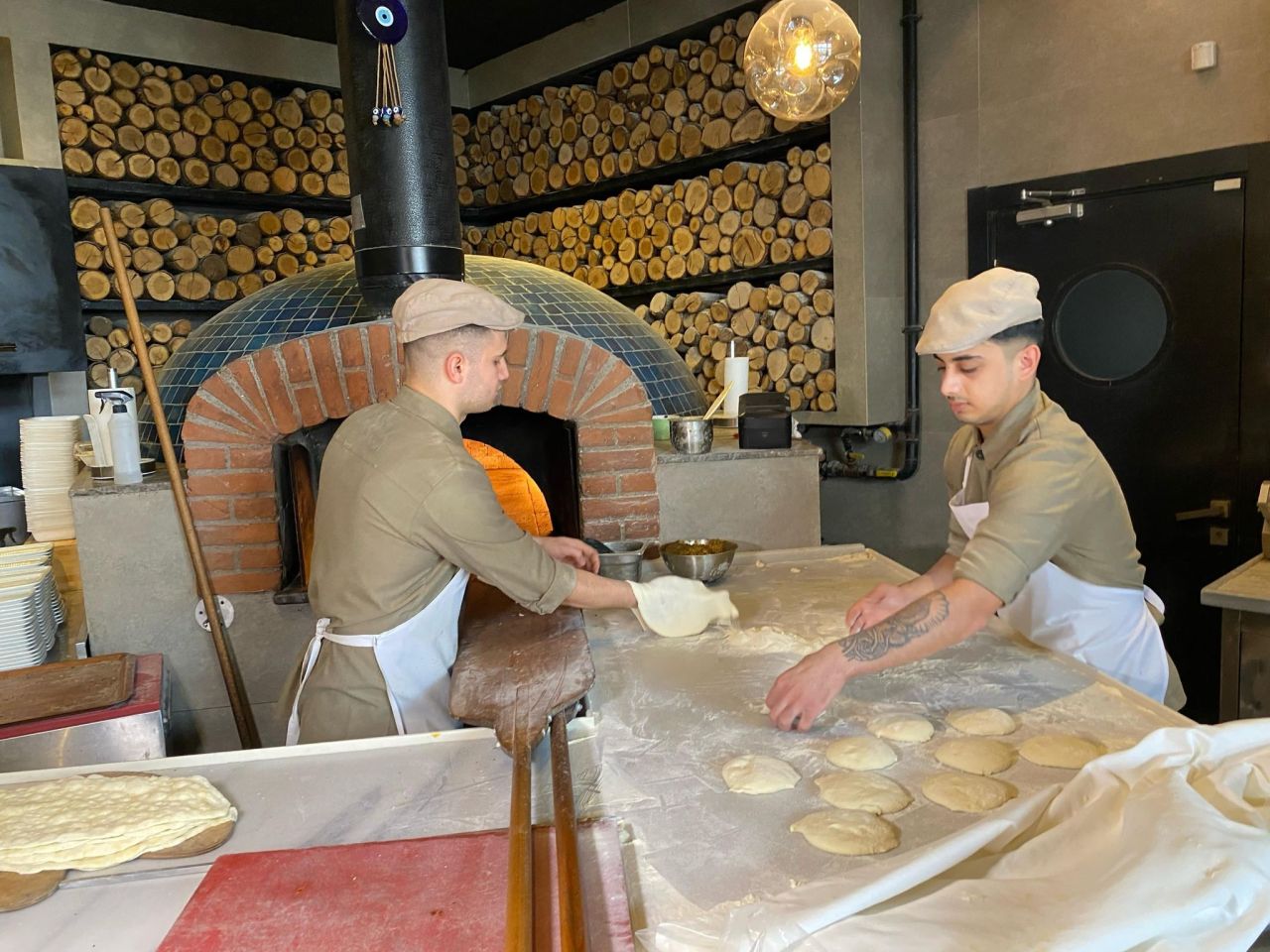 İstanbul'da lahmacunun fiyatı tartışma konusu oldu; 60 liraya da var 250 liraya da 6