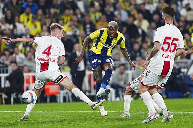 Sergen Yalçın'dan gündem olan şampiyonluk iddiası: 8-10 puan kaybedeceğini düşünüyorum ama... 6