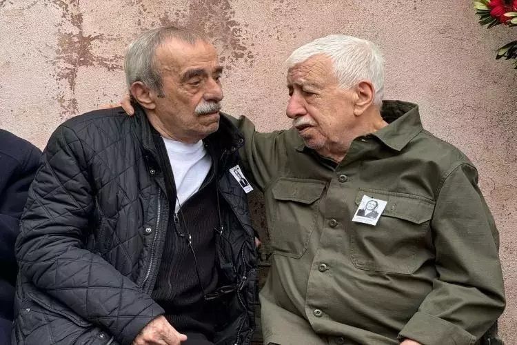 Şevket Altuğ yıllar sonra Hatice Gülümser Gülhan'ın cenazesinde ortaya çıktı! İşte ünlü oyuncunun son hali... 4