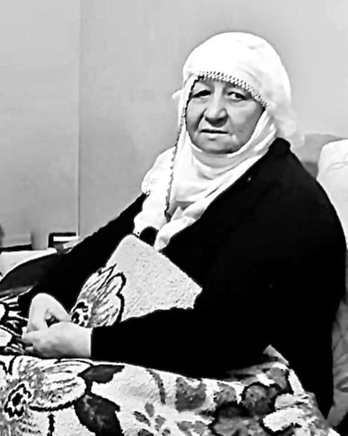 Mahsun Kırmızıgül, cenazesine katılamadığı üvey annesinin mezarı başında hüngür hüngür ağladı 2
