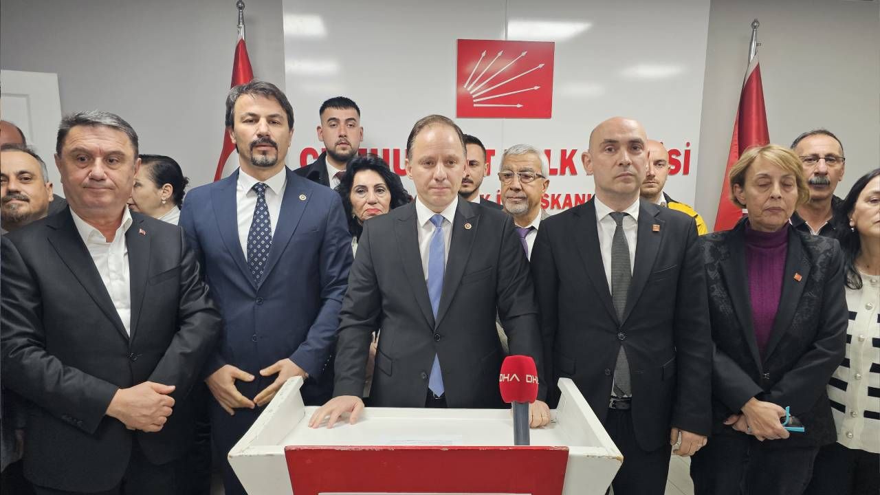 Zonguldak Valisi Hacıbektaşoğlu CHP'nin alternatif törenine bağırarak tepki gösterdi 9