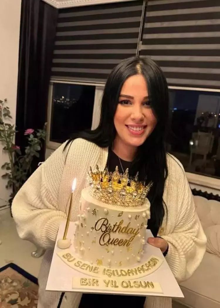 Doğum günü kutlaması tepki çekti! Tuğçe Tayfur 'Karakter yoksunları' deyip ateş püskürdü 9