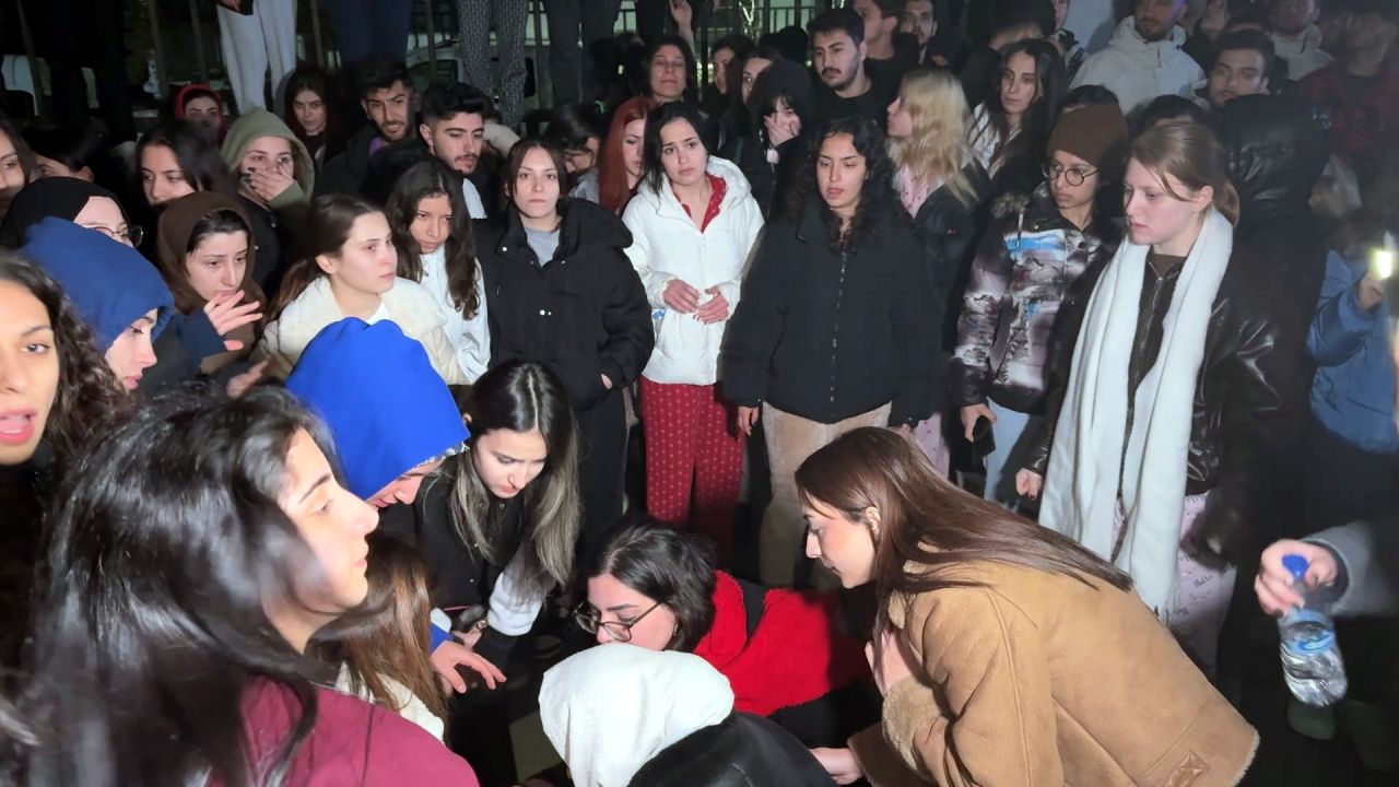 Avcılar'da kız öğrenci yurdunda taciz skandalı; öğrenciler yönetimi protesto etti 9