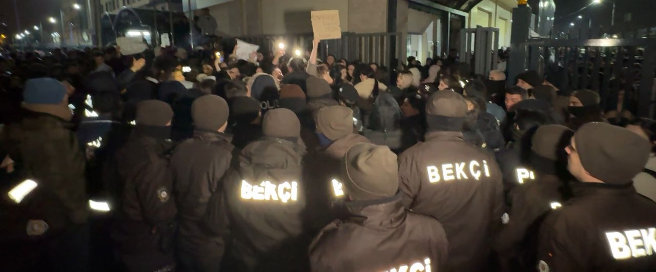 Avcılar'da kız öğrenci yurdunda taciz skandalı; öğrenciler yönetimi protesto etti 2