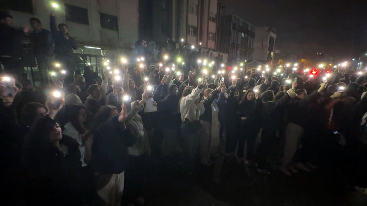 Avcılar'da kız öğrenci yurdunda taciz skandalı; öğrenciler yönetimi protesto etti 7