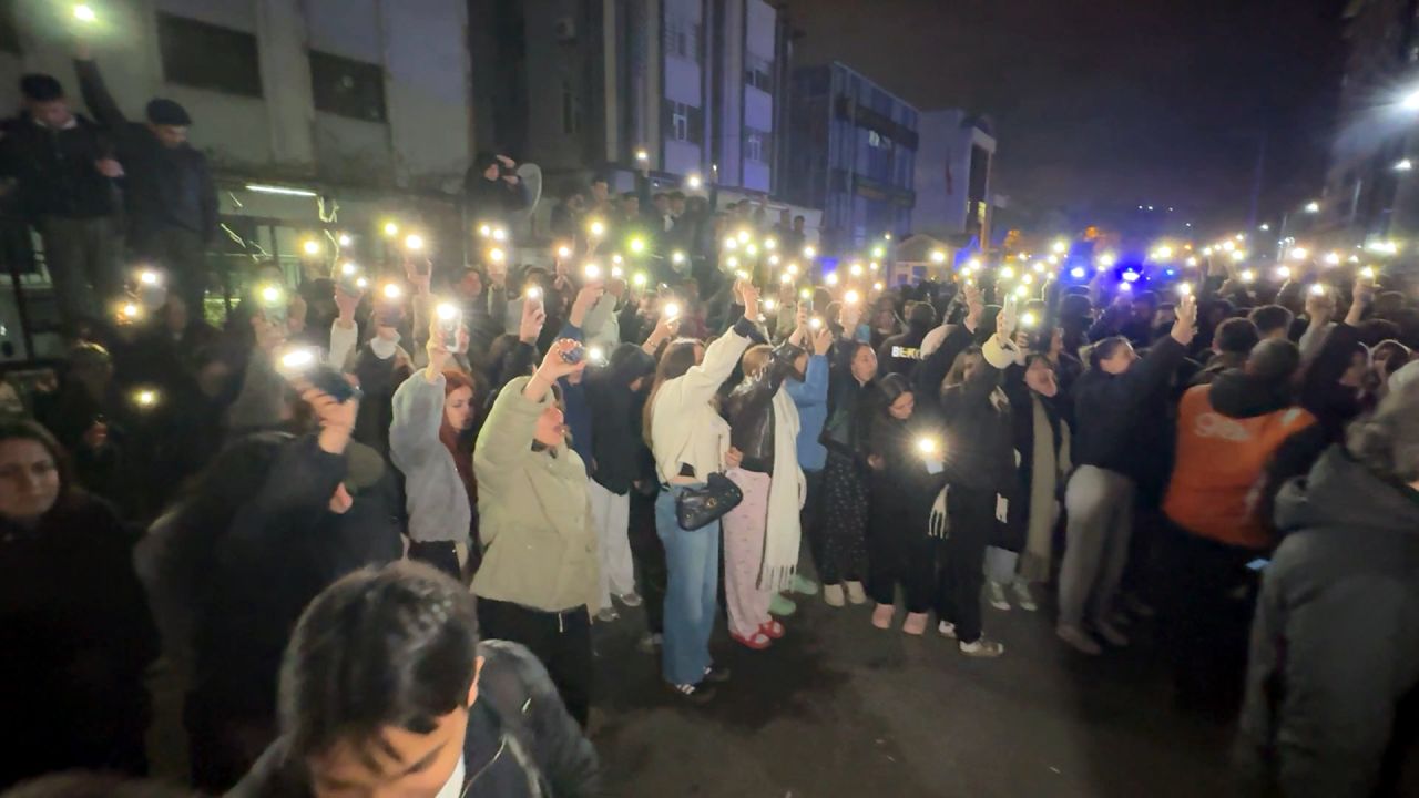 Avcılar'da kız öğrenci yurdunda taciz skandalı; öğrenciler yönetimi protesto etti 6