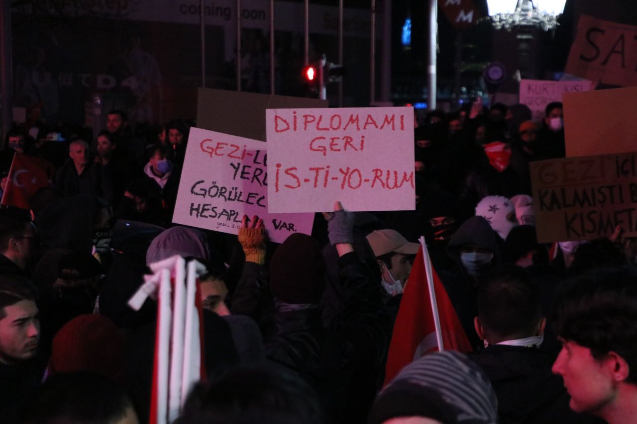 Bakan Yerlikaya günün bilançosunu açıkladı: Ekrem İmamoğlu eylemlerinde 323 gözaltı 2