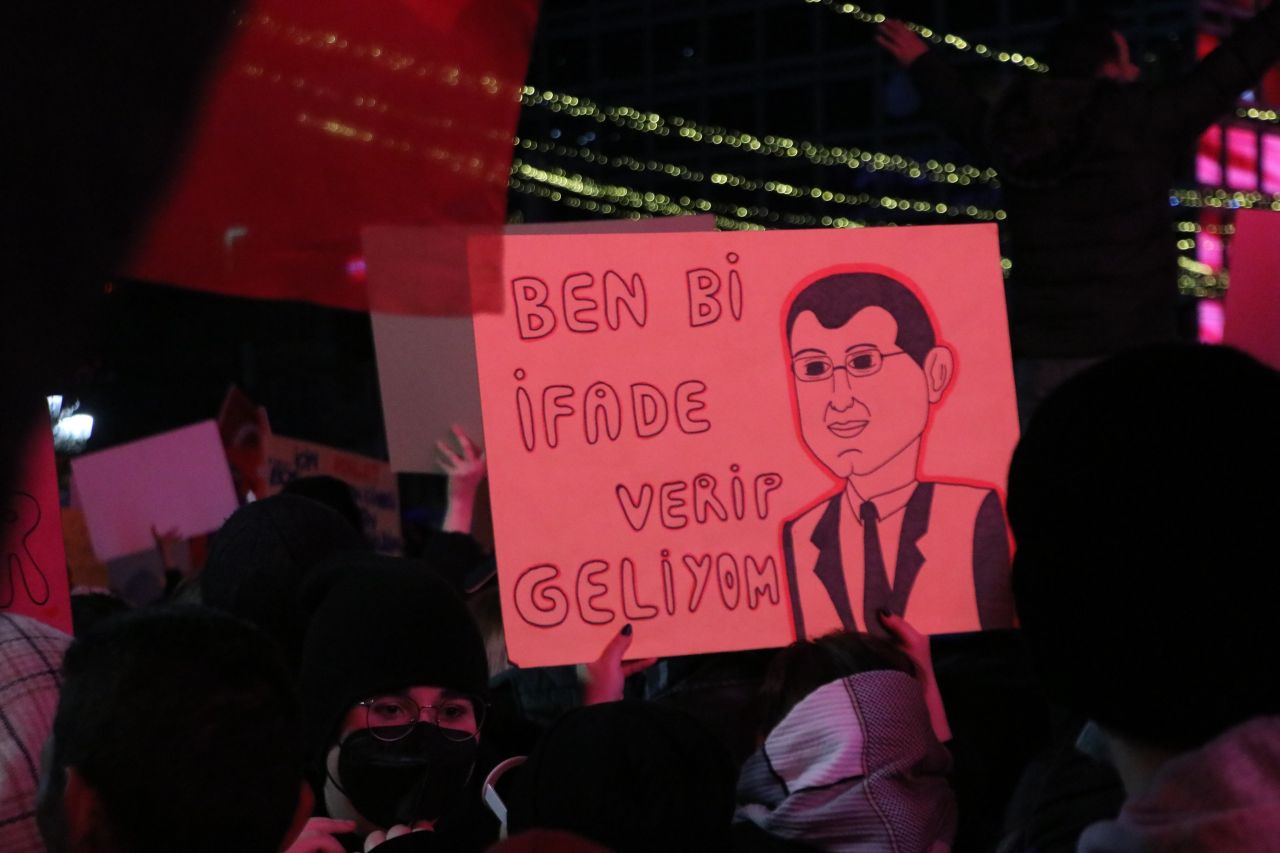 Bakan Yerlikaya günün bilançosunu açıkladı: Ekrem İmamoğlu eylemlerinde 323 gözaltı 3