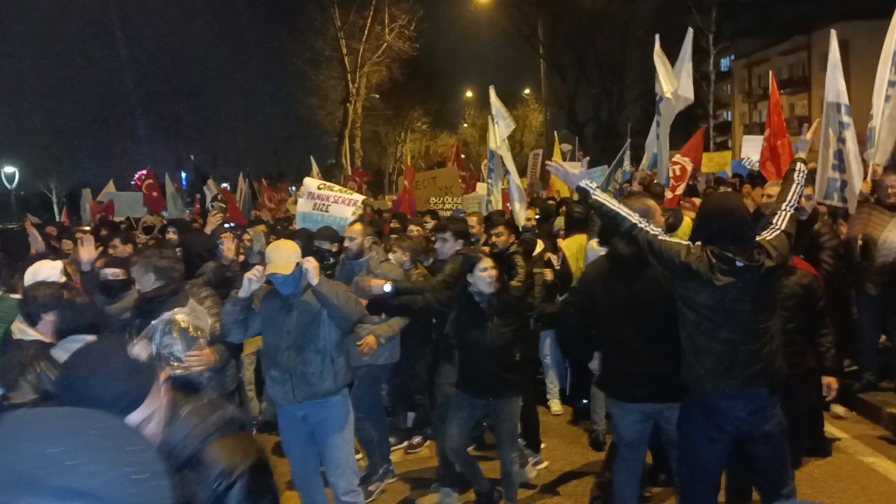 Bursa'daki Ekrem İmamoğlu eylemlerinde CHP İl Başkanı gözünden yaralandı 3
