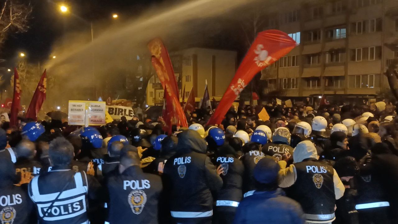 Bursa'daki Ekrem İmamoğlu eylemlerinde CHP İl Başkanı gözünden yaralandı 2